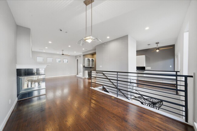 Building Photo - 1628 Van Buren St