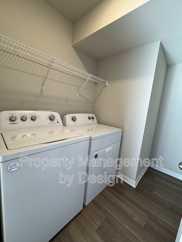 Building Photo - 9788 Crestview Dr