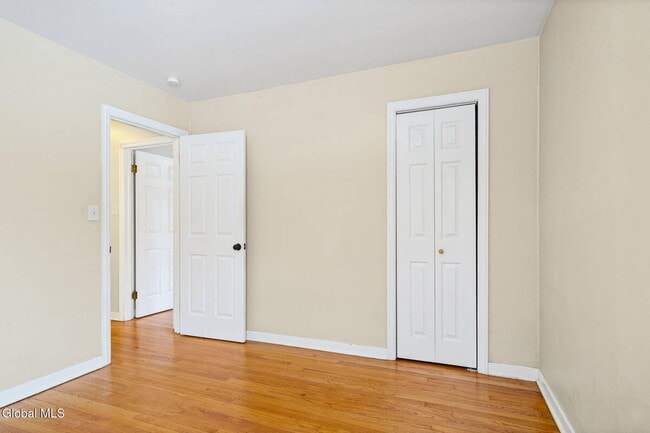 Building Photo - 165 S Pine Ave