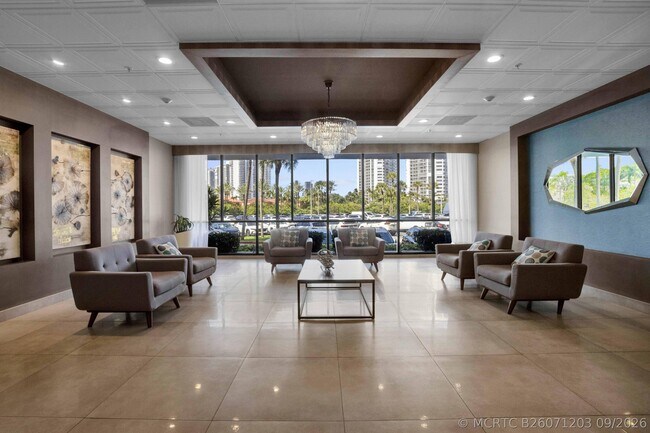 Building Photo - 3701 N Country Club Dr