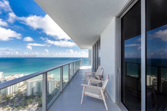 Building Photo - 4010 S Ocean Dr