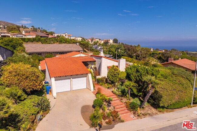 Building Photo - 3636 Malibu Country Dr