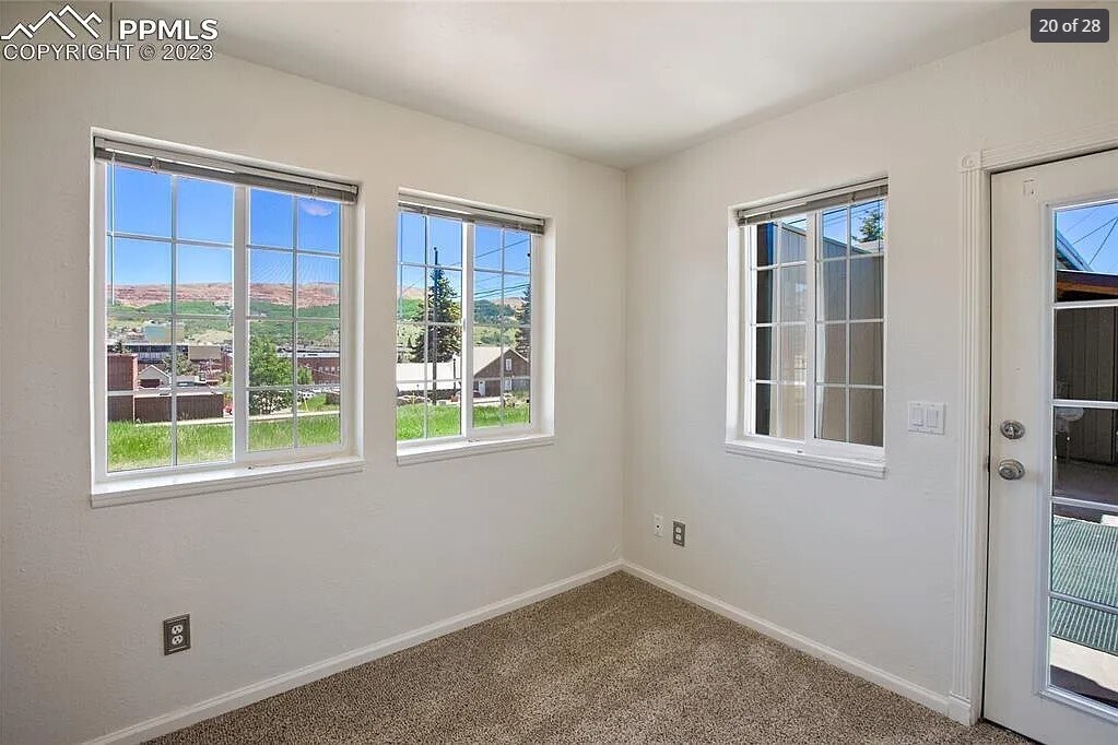 Building Photo - 206 W Carr Ave