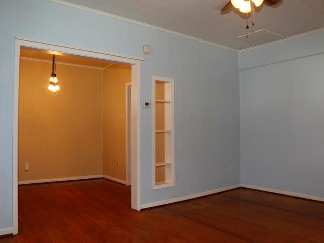 Building Photo - 103 6th St