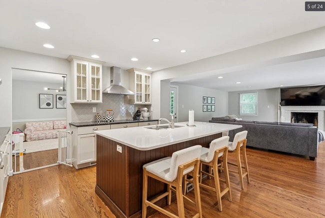 Building Photo - 903 Sulgrave Ln