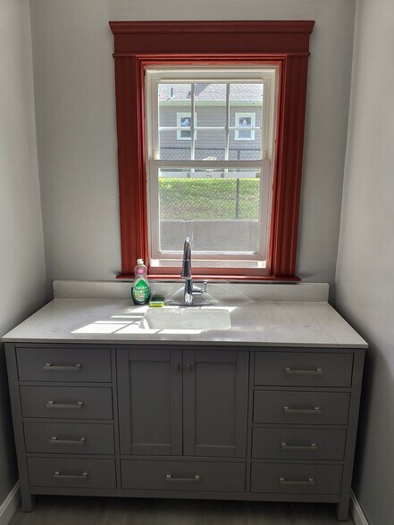 Building Photo - 161 Lynch St