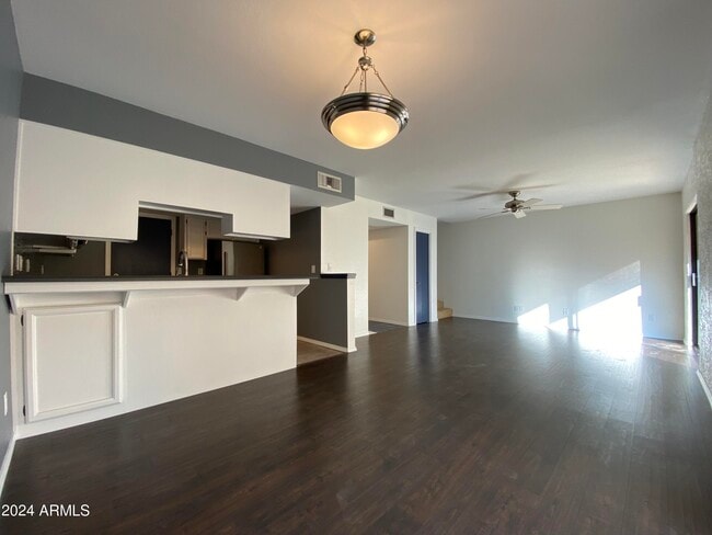 Building Photo - 821 E Redondo Dr