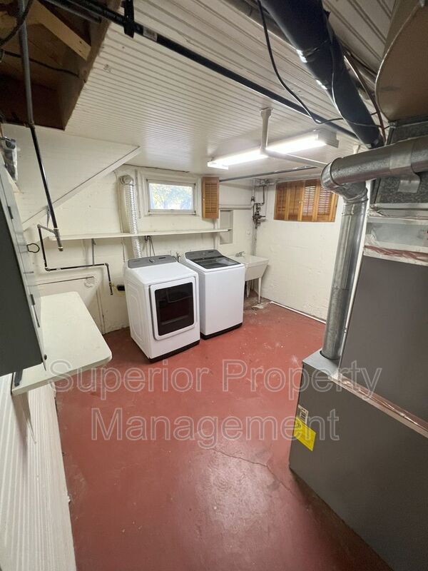 Building Photo - 222 Main St