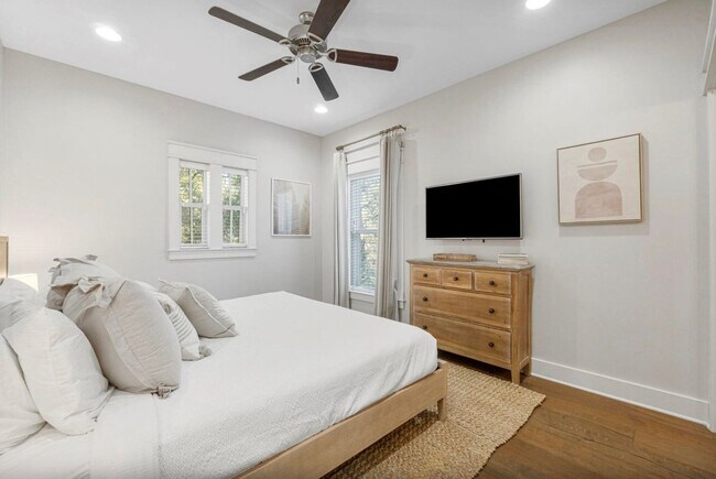 Building Photo - 587 Patina Blvd