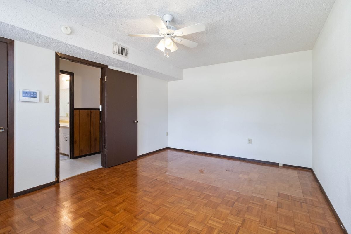 Building Photo - 2676 Woodcrest Dr