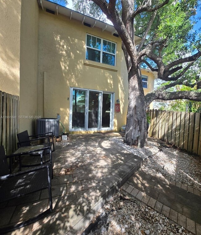 Building Photo - 806 SE 14th St