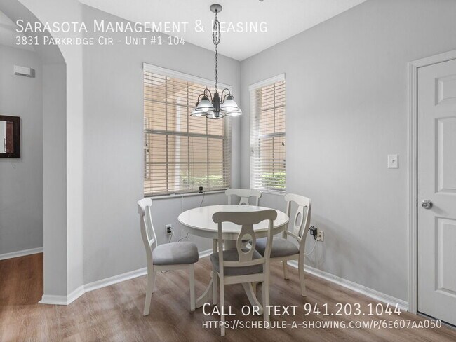 Building Photo - 3831 Parkridge Cir