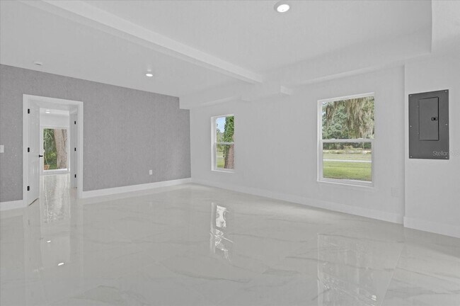 Building Photo - 5851 SE Drew Rd