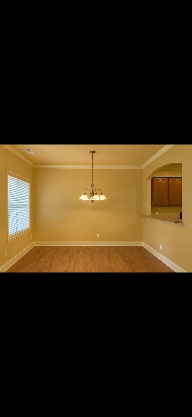 Building Photo - 6904