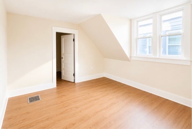 Building Photo - 99 Custer St