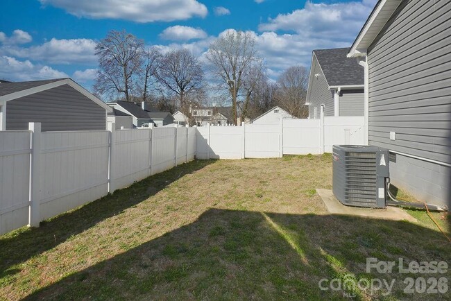 Building Photo - 3825 Westway Dr