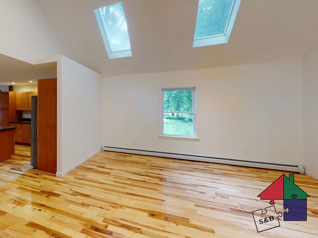 Building Photo - 118 S Main St