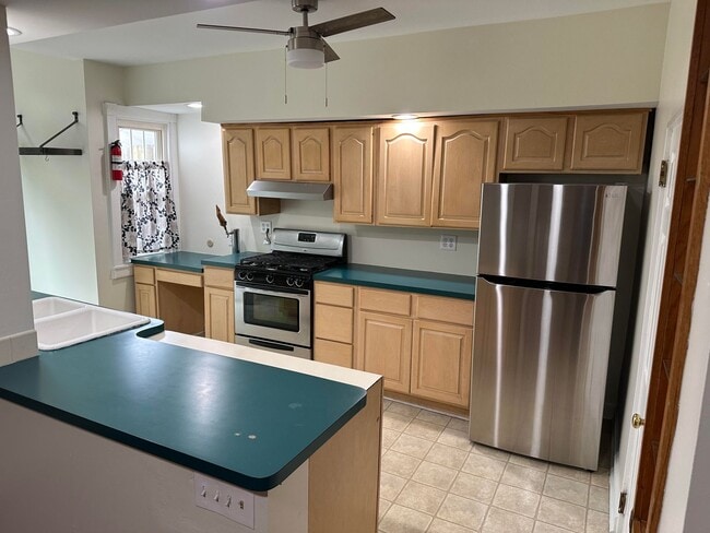 Building Photo - Large 3-bedroom house for rent in Wilmingt...