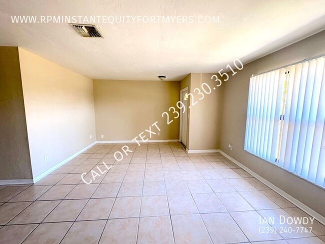 Building Photo - 3024 Santa Barbara Blvd