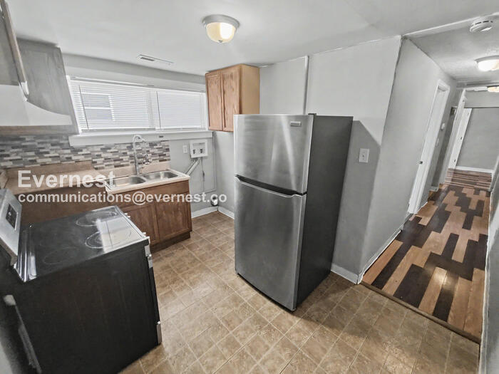 Building Photo - 1924 Blackford St