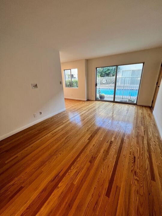 Building Photo - 1263 Hayworth Ave