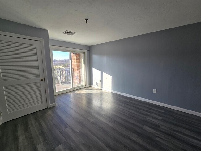 Building Photo - 230 Willard St