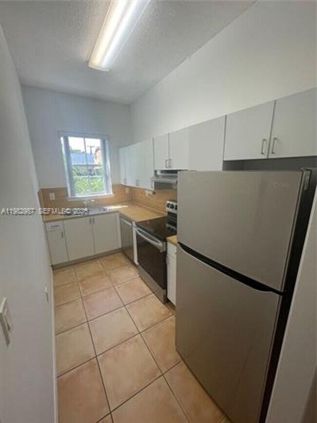 Building Photo - 3421 SW 25th St