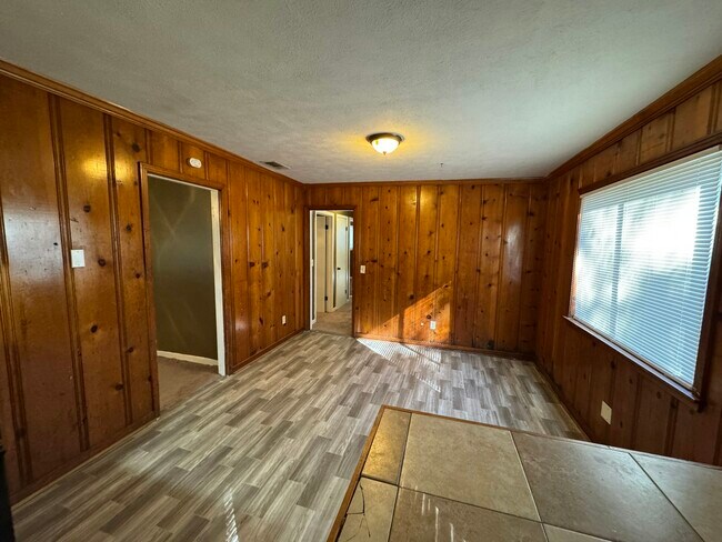 Building Photo - 1547 Dianne Dr