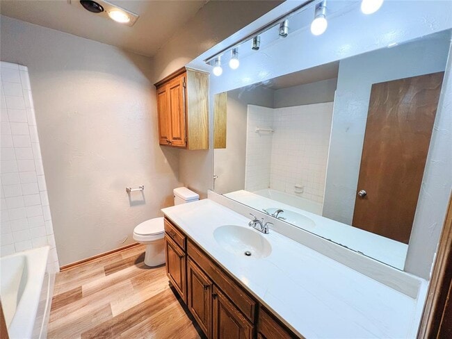 Building Photo - 213 Woodbridge Cir