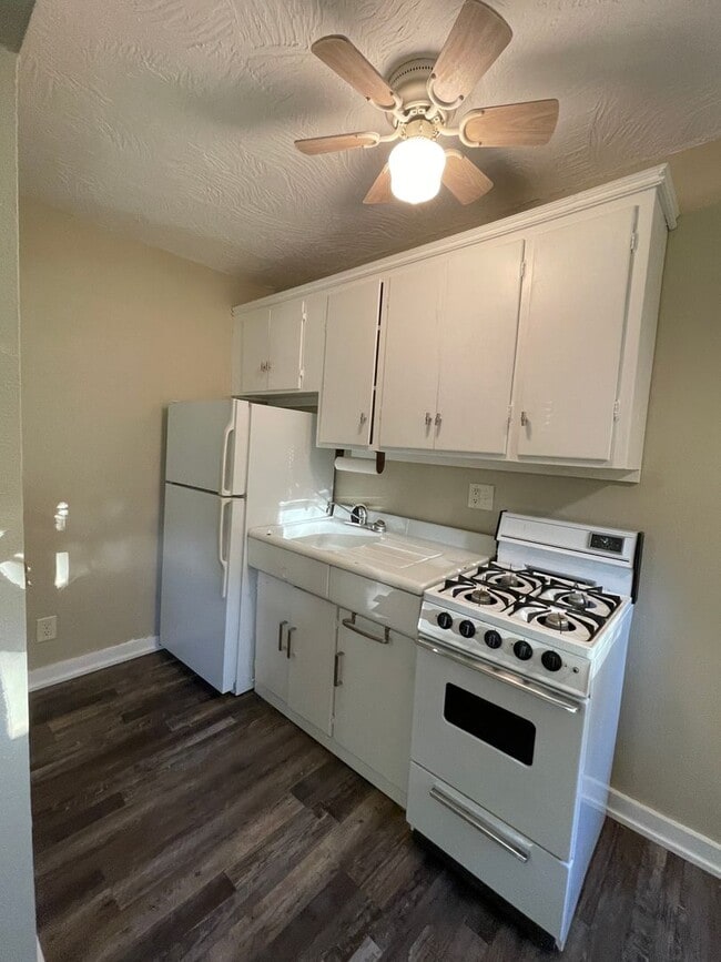 Building Photo - 1327 N Robberson Ave