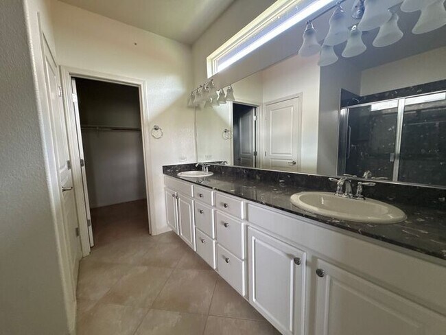 Building Photo - 55 + Community - 2 Bedroom Somersett Home - AVAILABLE 7/6!
