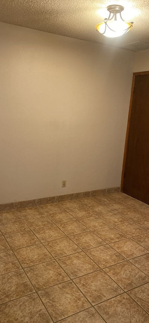 Building Photo - 5200 Villa View Dr