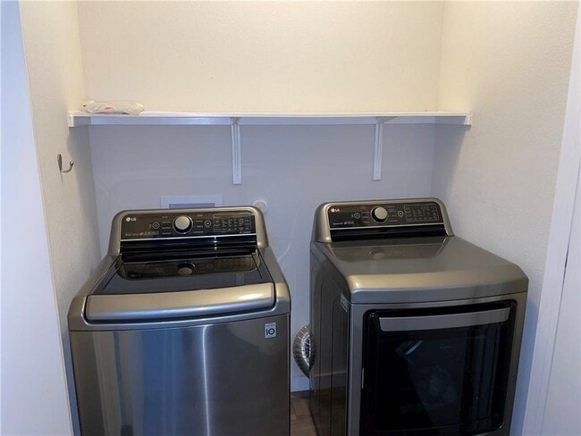 Building Photo - 2001 Faro Dr