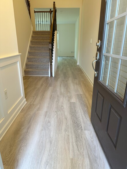 Building Photo - 373 Durants Neck Ln