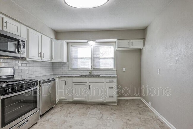 Building Photo - 4811 Martha Truman Rd