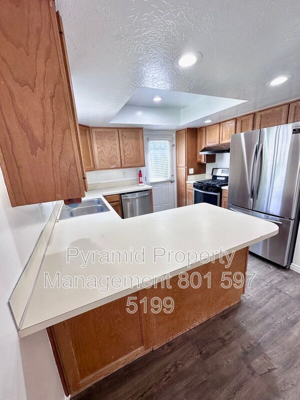 Building Photo - 1099 Shepard Ln
