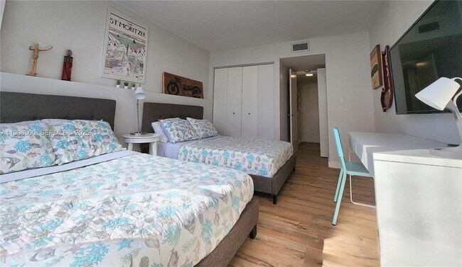 Building Photo - 2751 S Ocean Dr