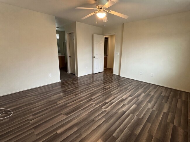 Building Photo - 989 Grand Cerritos Ave