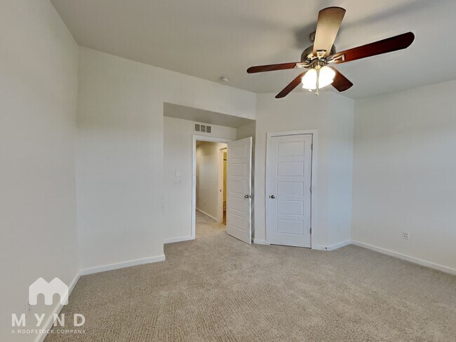 Building Photo - 10254 E 29th Dr
