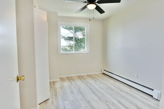 Building Photo - 72-78 S Roanoke