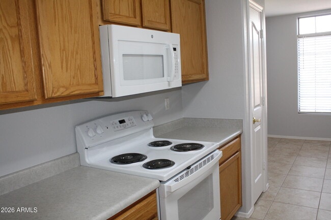 Building Photo - 13232 W Desert Ln