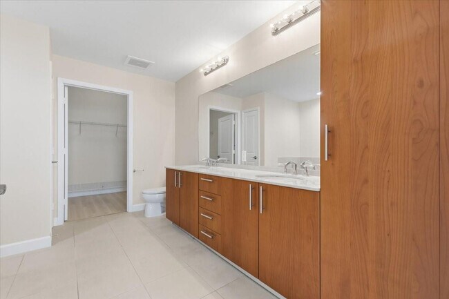 Building Photo - 1945 S Ocean Dr