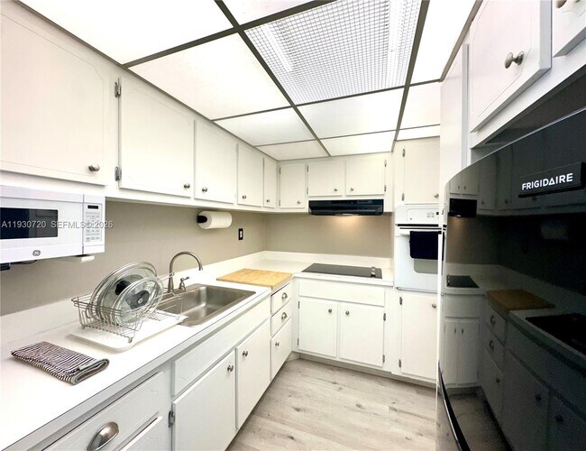 Building Photo - 1200 West Ave