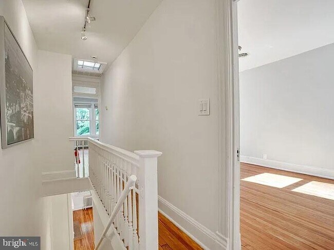 Building Photo - 426 Shepherd St NW