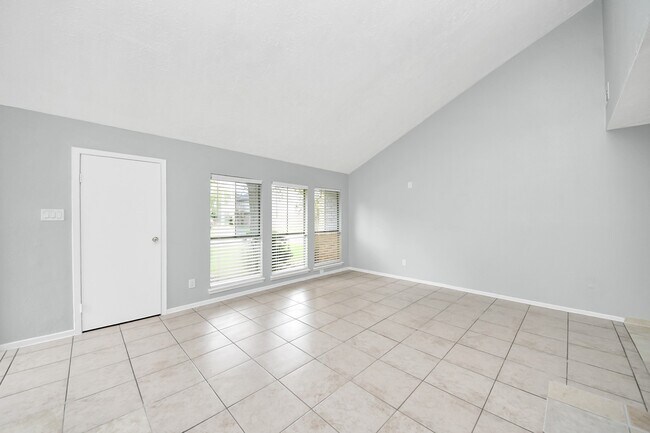 Building Photo - 16618 Lonesome Quail Dr