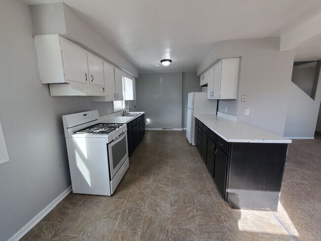 Building Photo - SL KSR1012