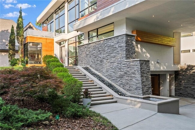 Building Photo - 937 Berkshire Rd NE