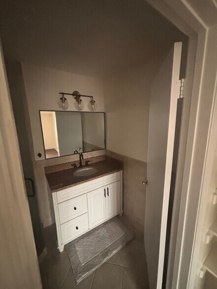 Building Photo - 6911 Victoria Dr