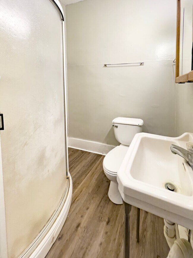 Building Photo - Cozy 1 bedroom Close to Campus