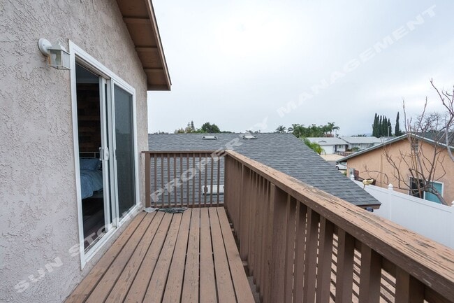 Building Photo - Luxury 4 Bed 3 bath